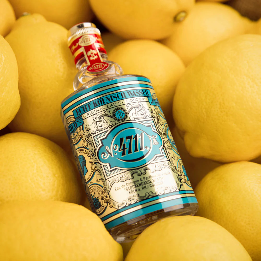 REFRESHING  4711 Original Eau de Cologne has a comforting effect on the body and mind! Discover the classic Molanus bottle now – available in a variety of sizes. For over two centuries, 4711 Original Eau de Cologne has been part of the classic repertoire of perfumery – a world-renowned icon. The exact composition of the fragrance remains a closely guarded secret today. Ingredients include lemon, bergamot and orange, which help revitalise. Lavender and rosemary aid relaxation. Neroli and petitgrain calm you 